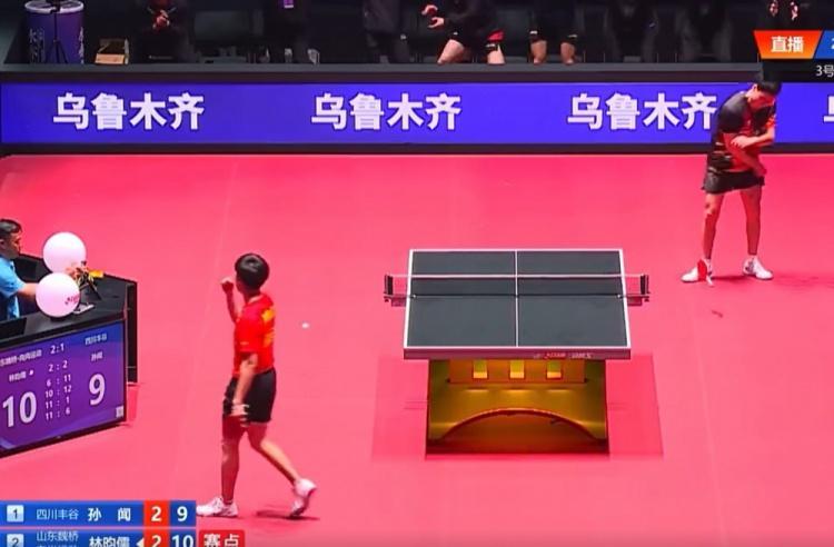 输球后摔拍发泄！乒协官方：孙闻停赛一轮，不得参与今天上午比赛